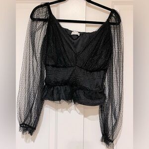 Like new juniper blu cotton/polyester top with sheer sleeves